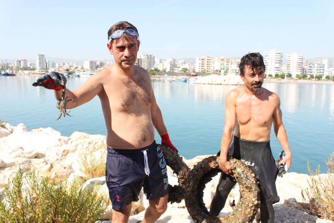 Denize atılan çöpler 'Pes' dedirtti: Sorsan hepsi 'Vatanseverim' der! Denizi kirletenlere cezai yaptırım için harekete geçildi 12